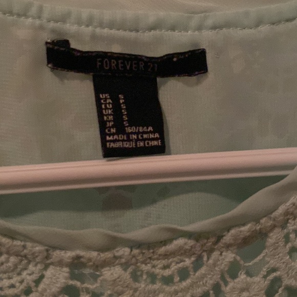 Size small mint coloured forever 21 top ! - Picture 2 of 5